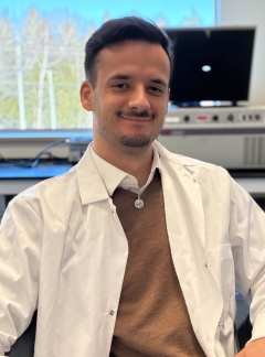 Nicolas in the lab Nicolas Picard-Sanchez